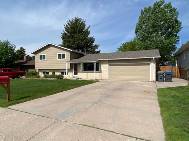 Photo - Beautiful 4 Bedroom Quad Level Located in Buffalo Ridge!!!!