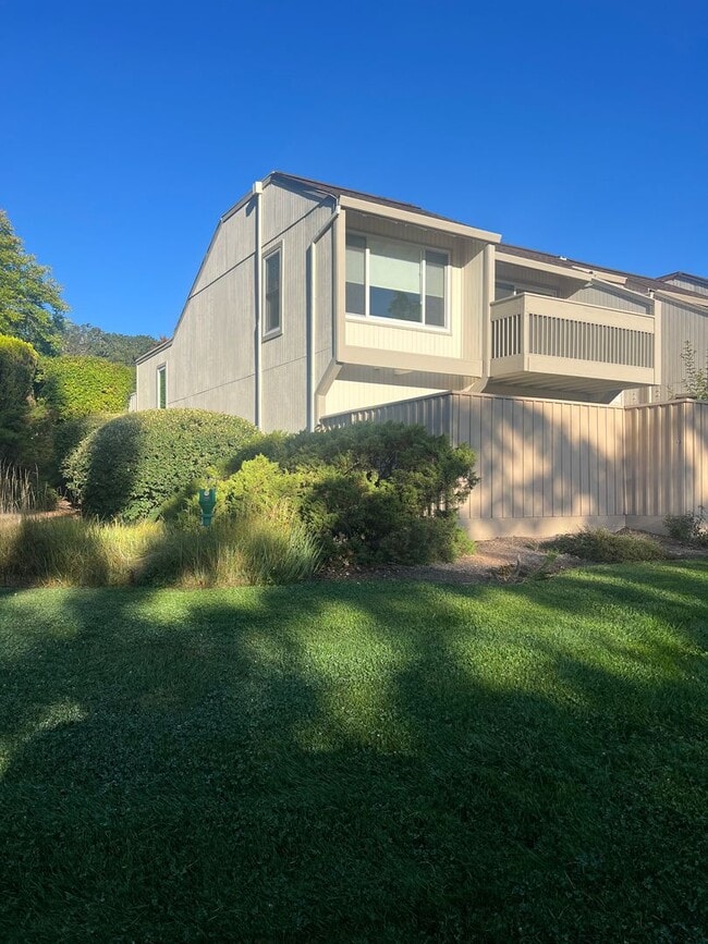 Charming Fully Remodeled 3 Bedroom, 2 Bath... - Charming Fully Remodeled 3 Bedroom, 2 Bath... Townhome