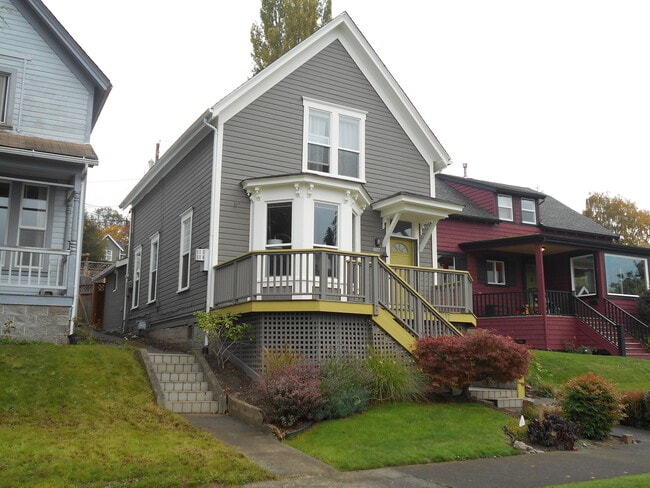 Building Photo - 807 12th St