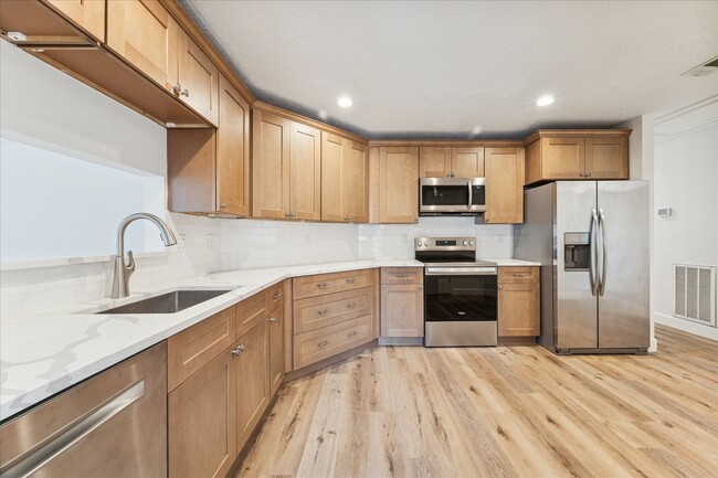 Photo - 16710 Barkentine Ln