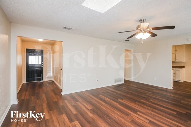 8513 Crestview Dr