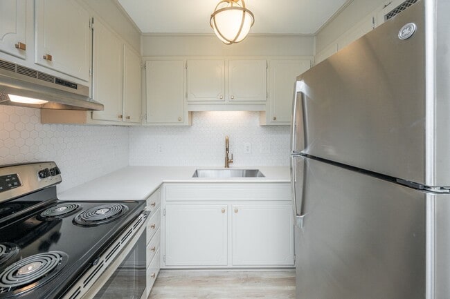 Photo - Highland Riviera Apartments