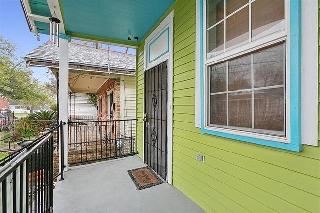 Building Photo - 8927 Hickory St