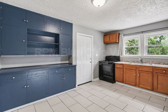 Building Photo - 7670 Pippin Rd Unit 1