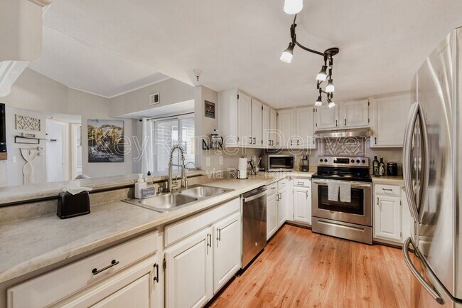 12304 W Cross Dr Unit 302