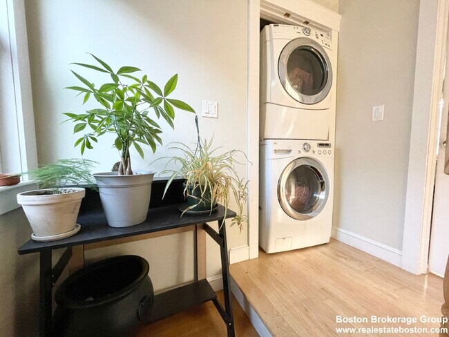 Photo - 23 Iroquois St