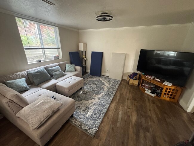 Family room - 442 S 1350 E Unit Front Room Private Bed