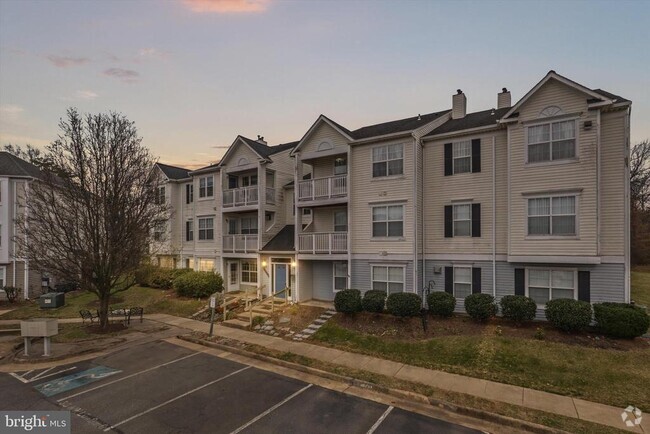 Building Photo - 8058 Lisle Dr Unit 101 Rental