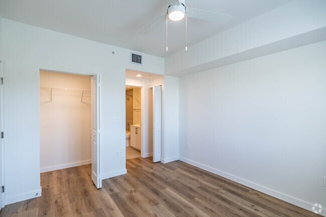 2BR, 2BA - 910SF - Secondary Bedroom