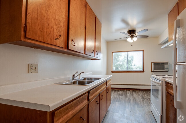1BR, 1BA- 750SF