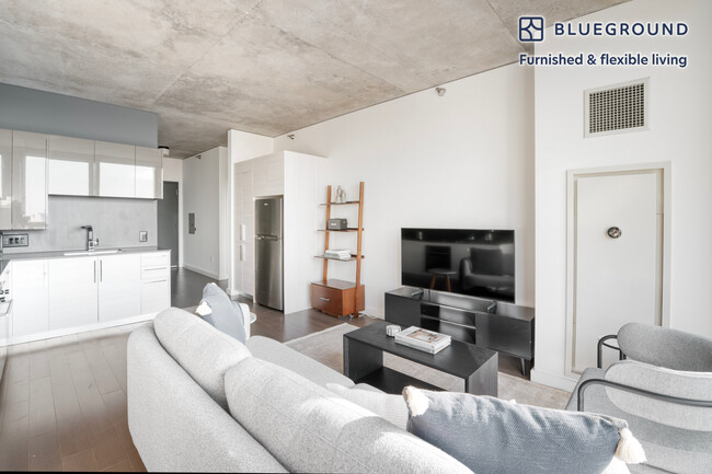 Photo - 625 W Division St Unidad FL8-ID872