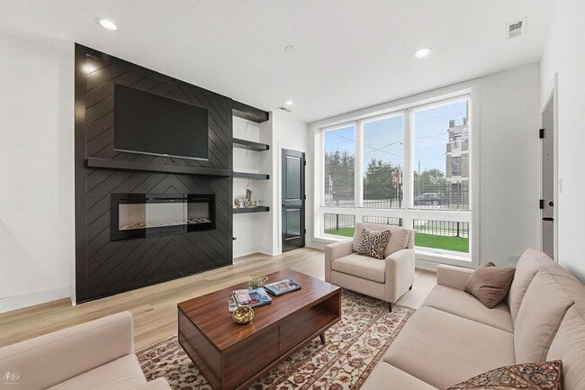 Photo - 3902 S Lake Park Ave Unit 1