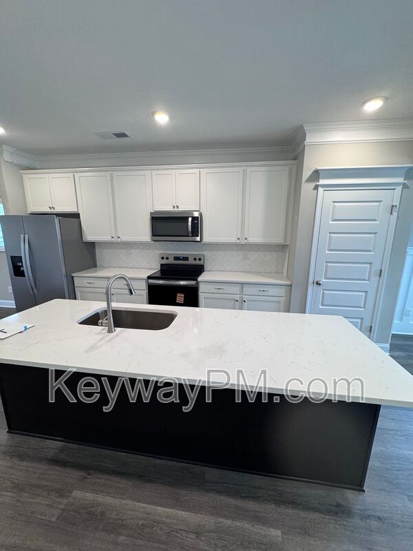 Photo - 2071 Denmark Ave SE