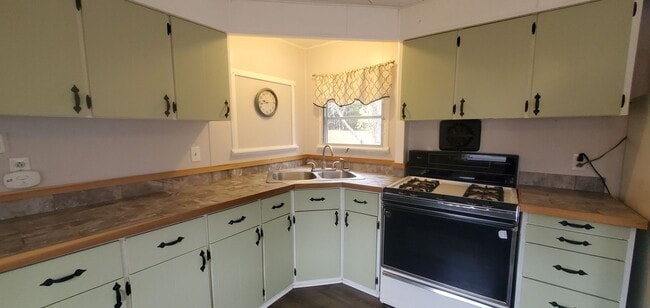 Photo - 1 Bedroom Mobile Home on 1 acre lot close to Tart Trail Leelanu Coutny