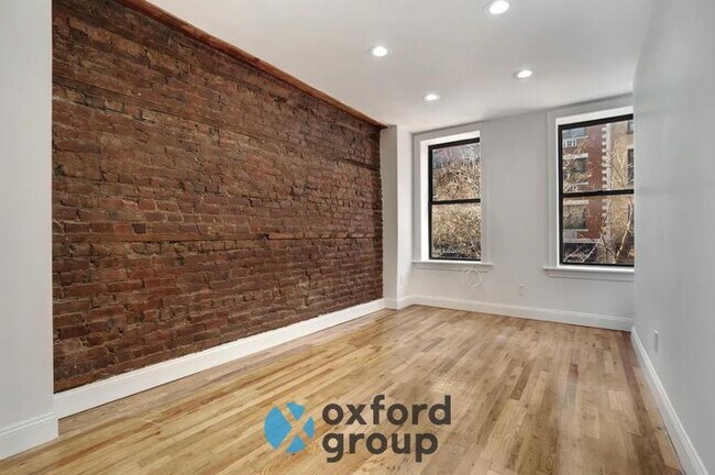 Building Photo - East 10th Street