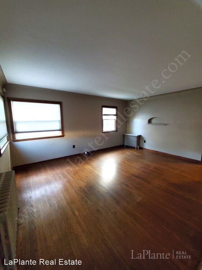 Photo - 3 br, 2 bath House - 3905 Bellevue Rd.