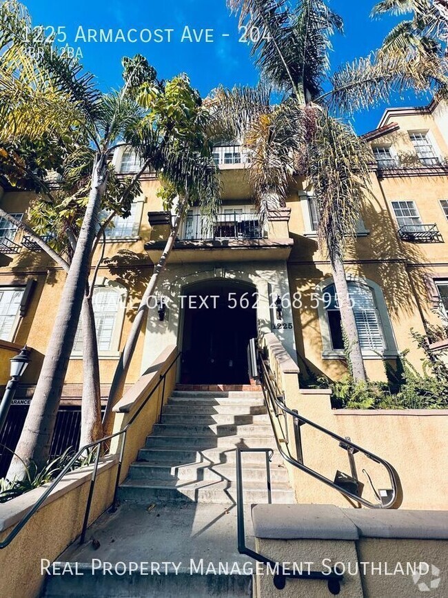 Building Photo - Spacious Two Bed Two Bath gated Condo in LA