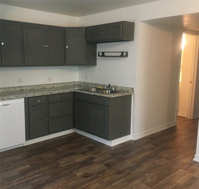 Photo - 3818 Hamid Blvd