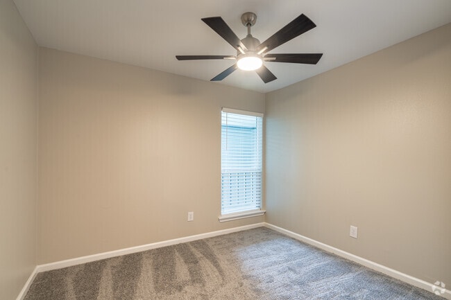 3BR, 2BA - 1400SF