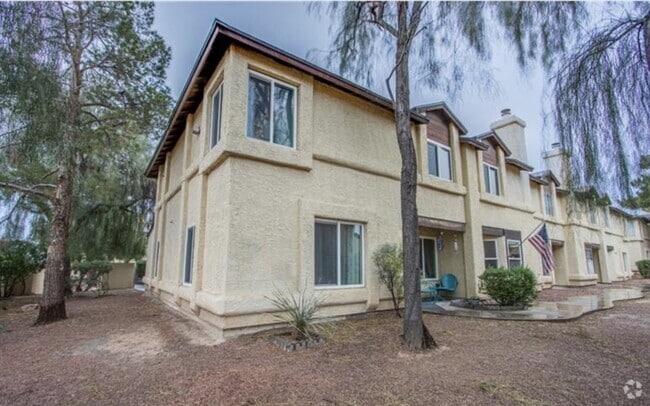 Building Photo - 4BD/3BA Henderson Townhome with Fireplace,...