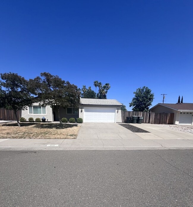 BEAUTIFUL 3 BEDROOM HOME IN ELVERTA!! - BEAUTIFUL 3 BEDROOM HOME IN ELVERTA!!