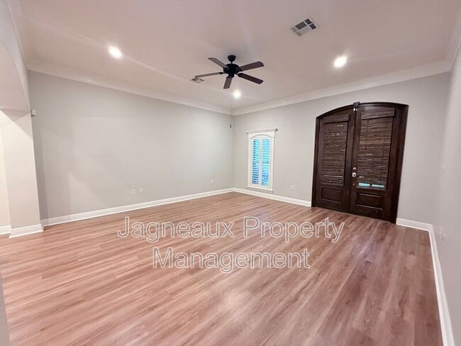 Photo - 2137 La Cache Dr