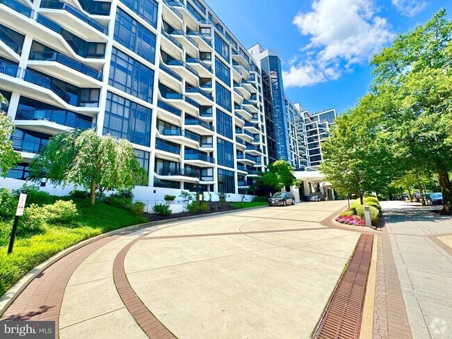 Building Photo - 1530 Key Blvd Unit 827 Rental