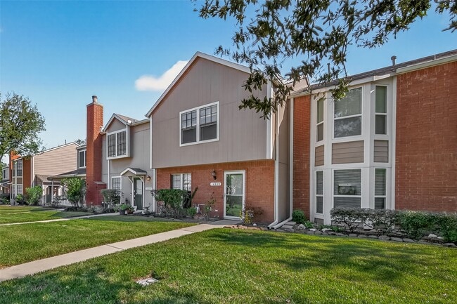 Photo - 16826 Holly Trail Dr