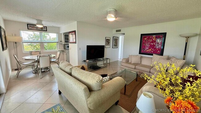 Photo - 316 Markham Crescent