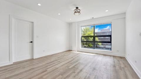 Photo - 4350 W Lawrence Ave