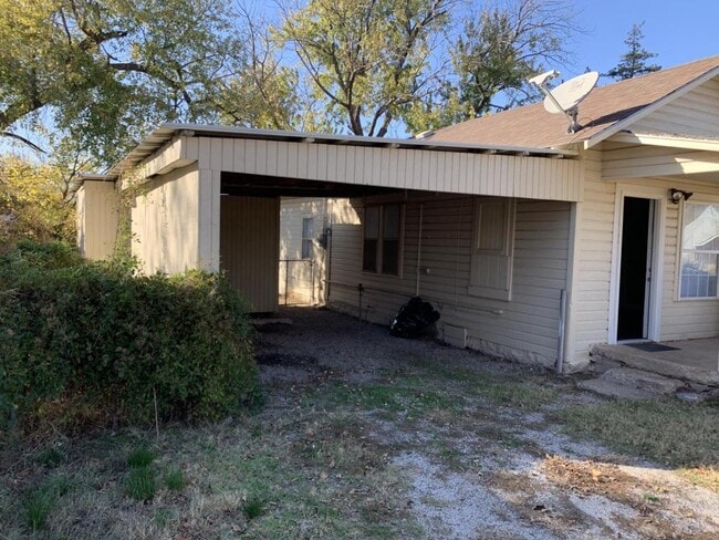 Photo - 300 Perry St