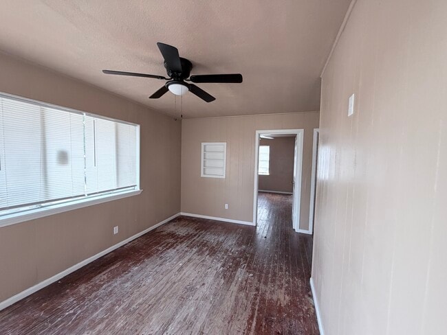 Photo - 17 Midway Dr