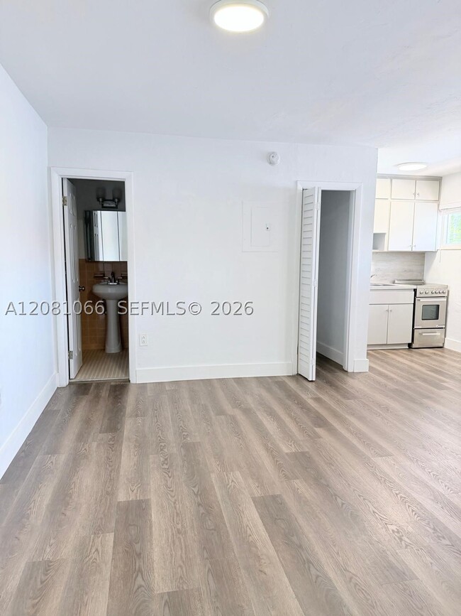 100 Madeira Ave Unit 7