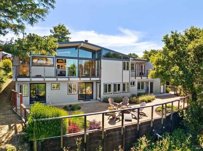 Photo - 453 Wellesley Ave