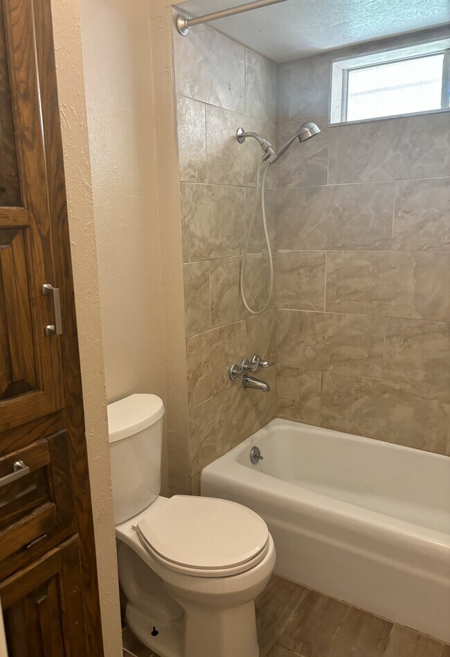 Photo - 127 S Crestwood Blvd