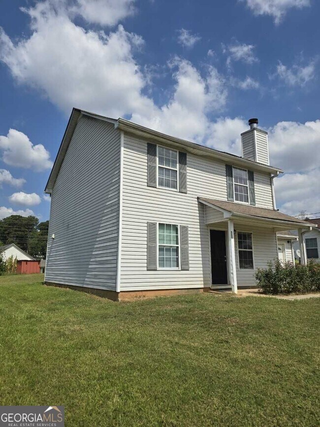 585 Forest Hill Path