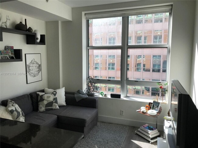 Building Photo - 111 E Flagler St Unit 701