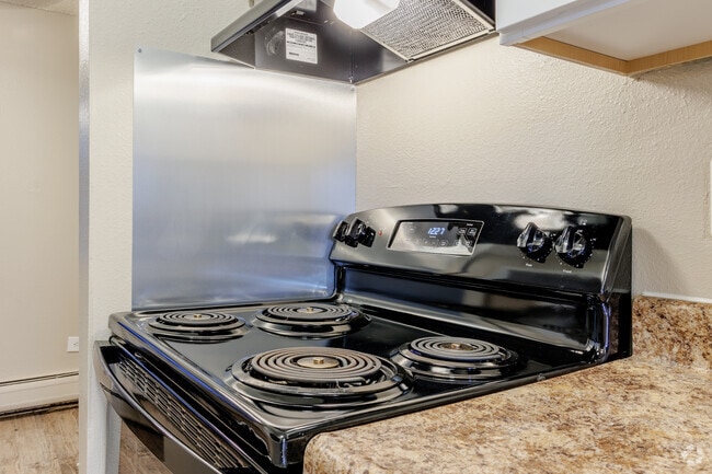 1BR, 1BA - 650SF