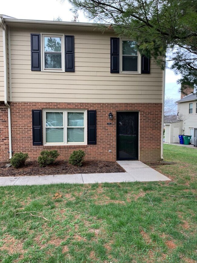Photo - 1704 Emerald St