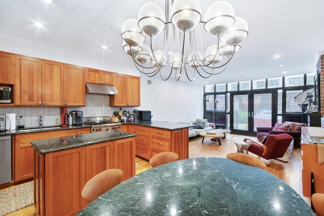 Building Photo - 260 W 88th St Rental