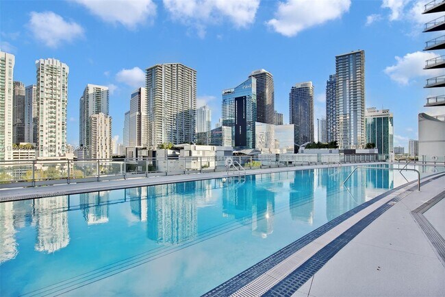 Photo - 92 SW 3rd St Unidad 4510