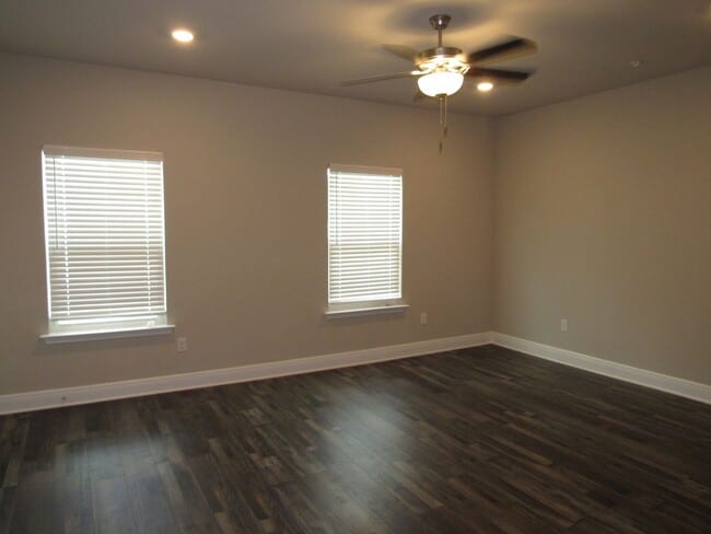 Photo - Close to Navy Federal complex, shopping & ...