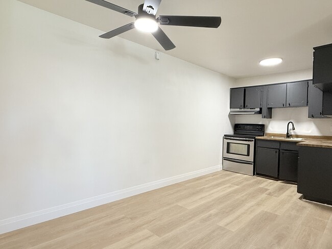 Building Photo - 650 Cameron Ave Unit 105