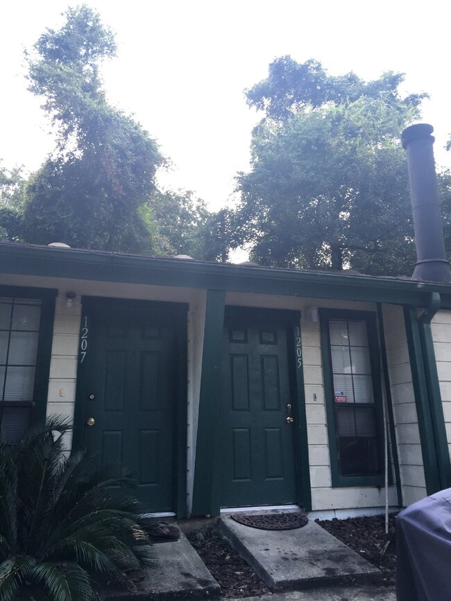 Building Photo - 1/1 With A loft! Perfect One Bedroom at A Great Price!