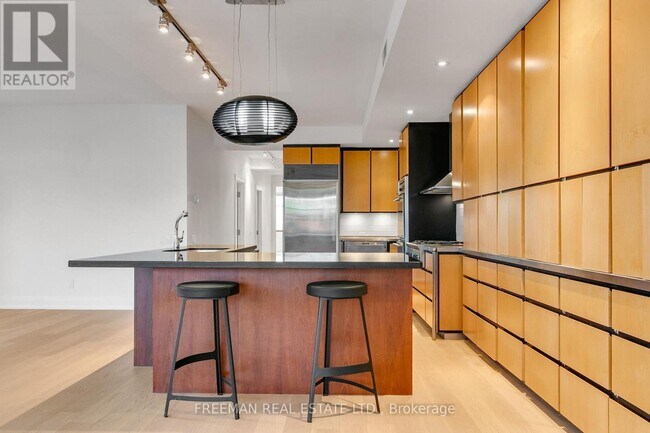 Photo - 967 Ossington Ave