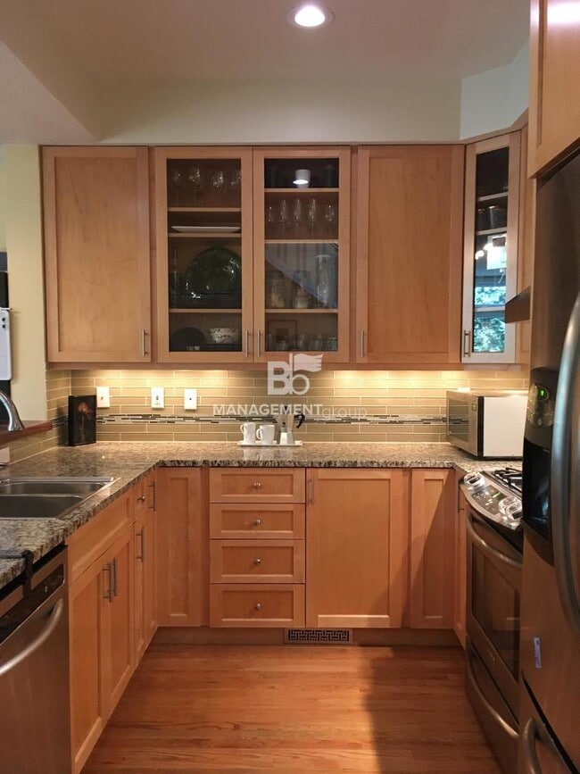 Photo - NW Portland! Conveniently Located, Walk to NW 23rd Open Floor Plan Townhome