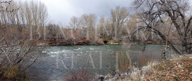 Beautifully remodeled huge 2 bedroom 2 bath with large balcony on the river!