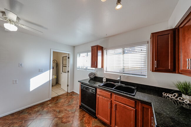 Indoor washer and dryer off kitchen - 3022 N 37th St Unit 4