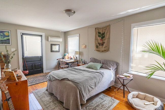 Photo - 2902 E Clay St Unit 1