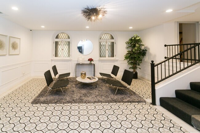 Photo - 940 W Winona St Unit 302